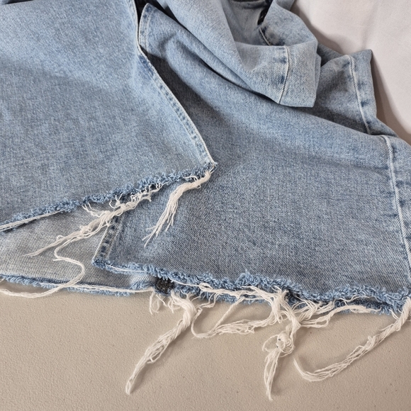 Silver Jeans Front Slit Denim Skirt - Size 28 / 6 - Picture 13 of 16